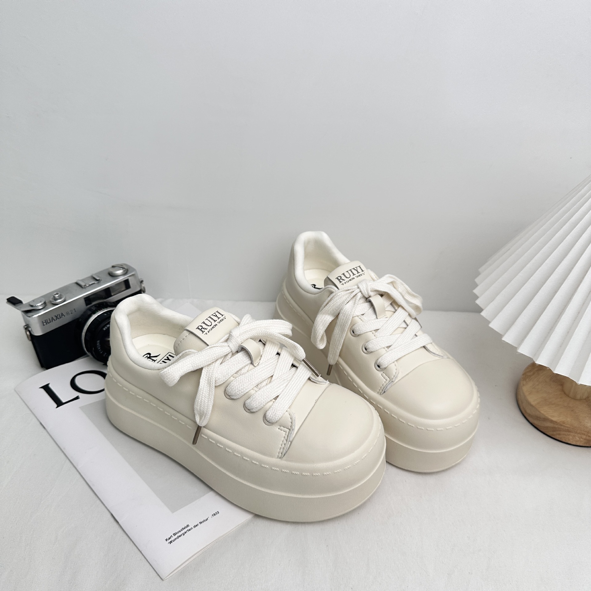 Versión coreana de plantillas de látex/suela gruesa, zapatos blancos aumentados, zapatos de mujer, zapatillas casuales, XY-A390 de punta redonda estilo primavera 2025