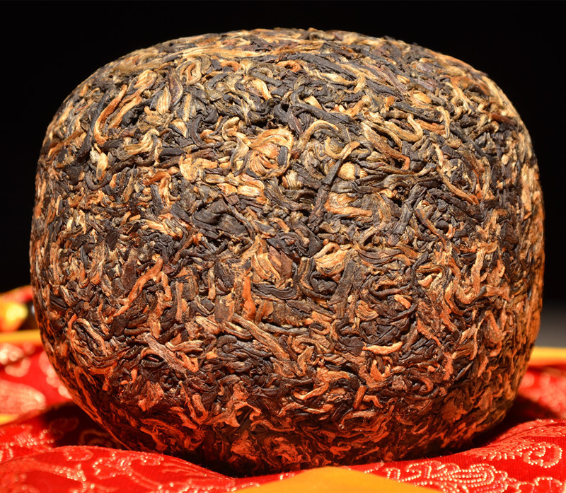 Pu'er tea 2016 spring tea nannuozheng mountain fermented Yunnan black tea ancient tree black tea beauty lion head
