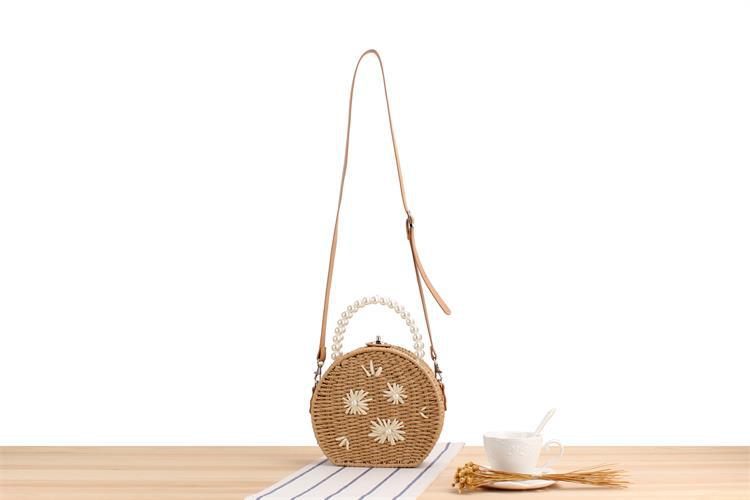 Women's Small Straw Solid Color Vintage Style Classic Style Semicircle Lock Clasp Straw Bag display picture 5