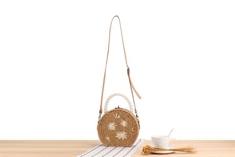 All Seasons Season Women's Small Straw Solid Color Vintage Style Classic Style Semicircle Lock Clasp Straw Bag