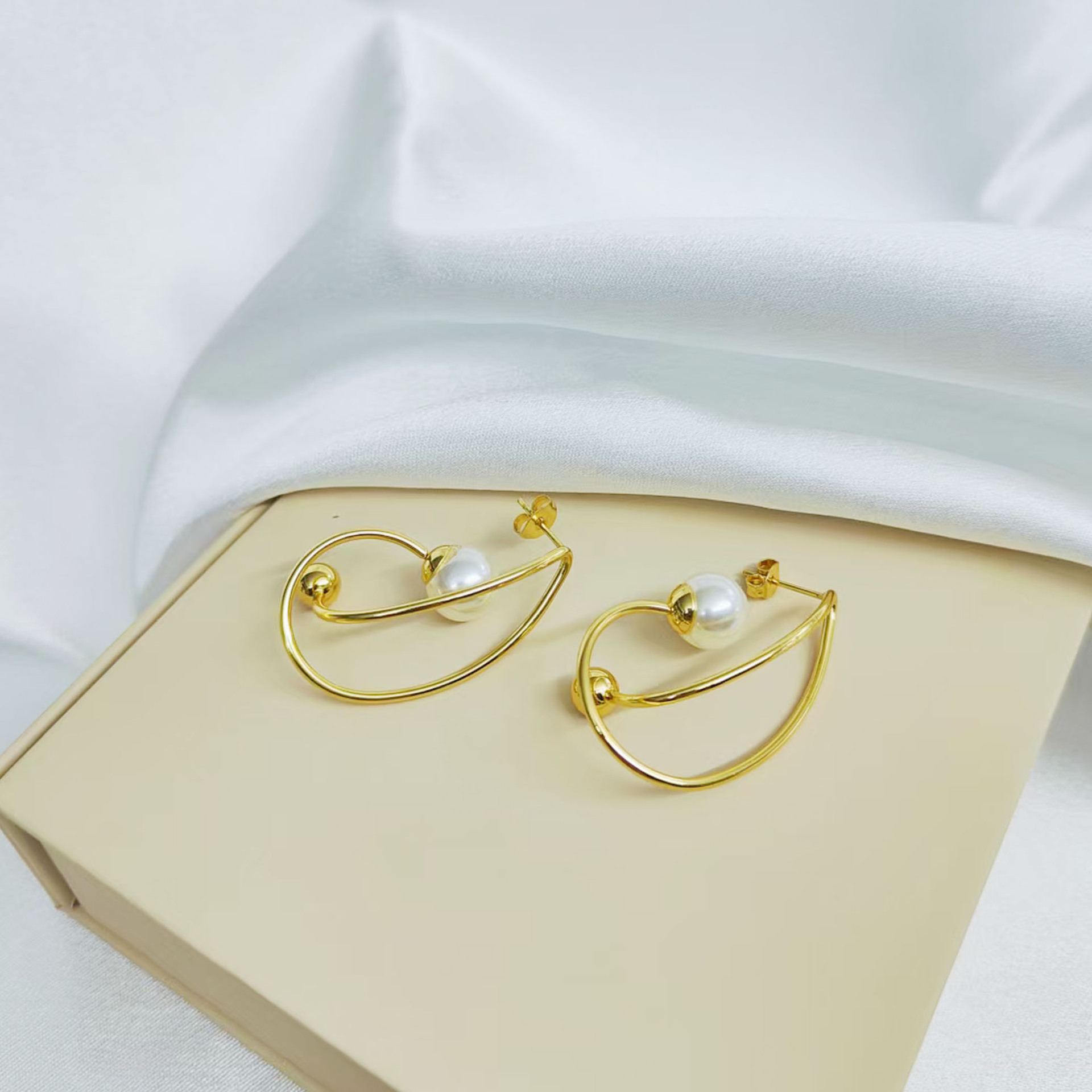 Vintage Minimalist Pearl Geometric Circle Drop Earrings Fashion_voghion.com
