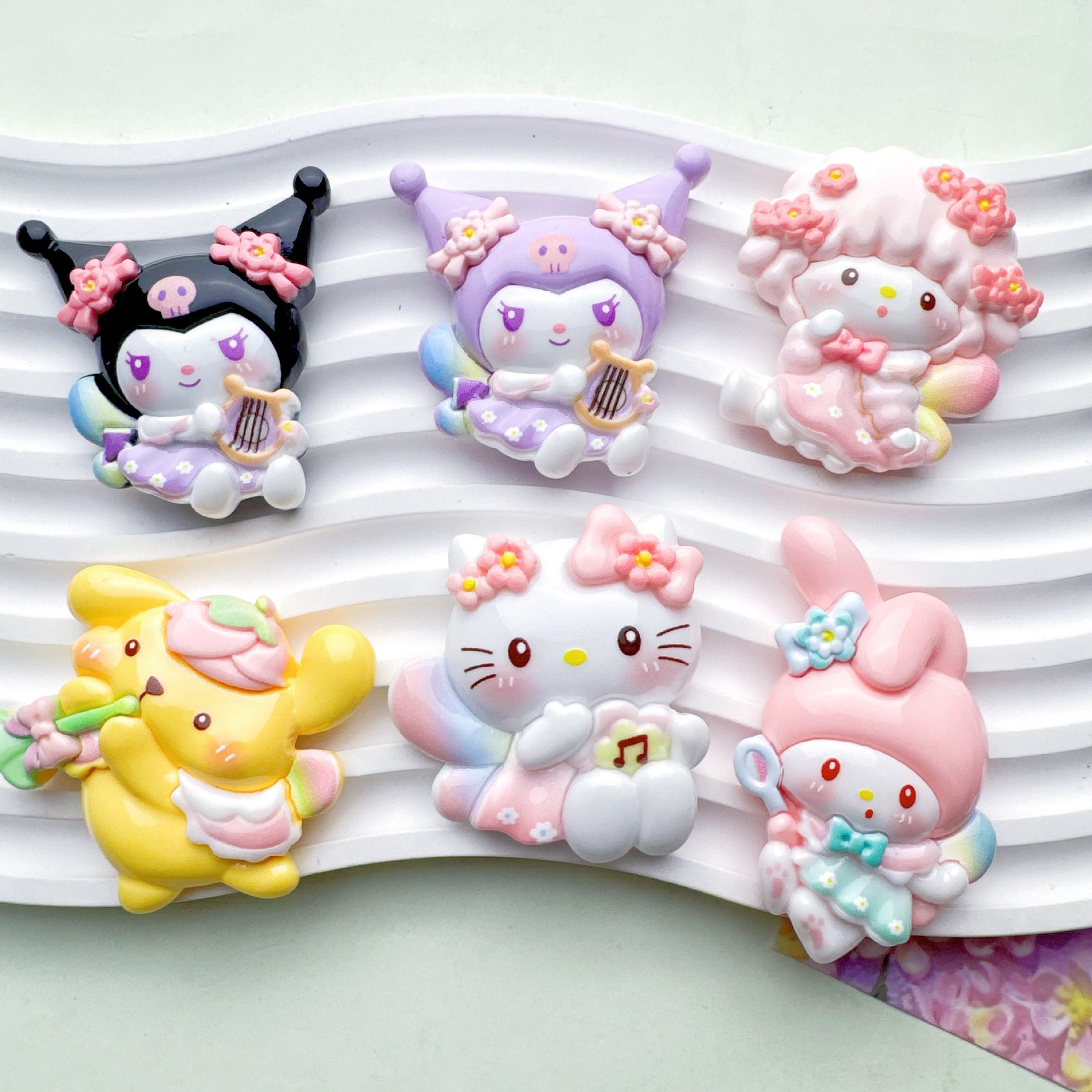 DAKA SANRIO 시리즈 냉장고 자석 휴대 전화 케이스 헤어 액세서리 나막신 DIY 쥬얼리 패치 수지 소재 도매