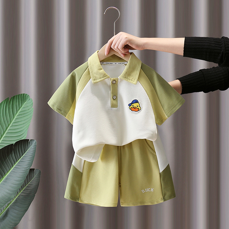 7186 Little Yellow Duck Boy Traje de verano Camisa POLO de manga corta a juego de colores para niños 2025 Nuevo estilo delgado y guapo de moda
