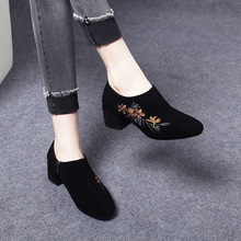 女单鞋2023春季新款个性民族风复古绣花高跟鞋羊皮深口女鞋时装鞋