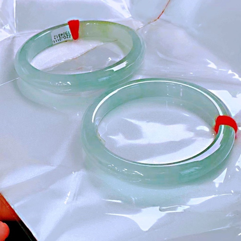 Vòng tay ngọc bích tự nhiên Miến Điện loại băng chính hãng, màu xanh nhạt cho thanh niên chi tiết 5
