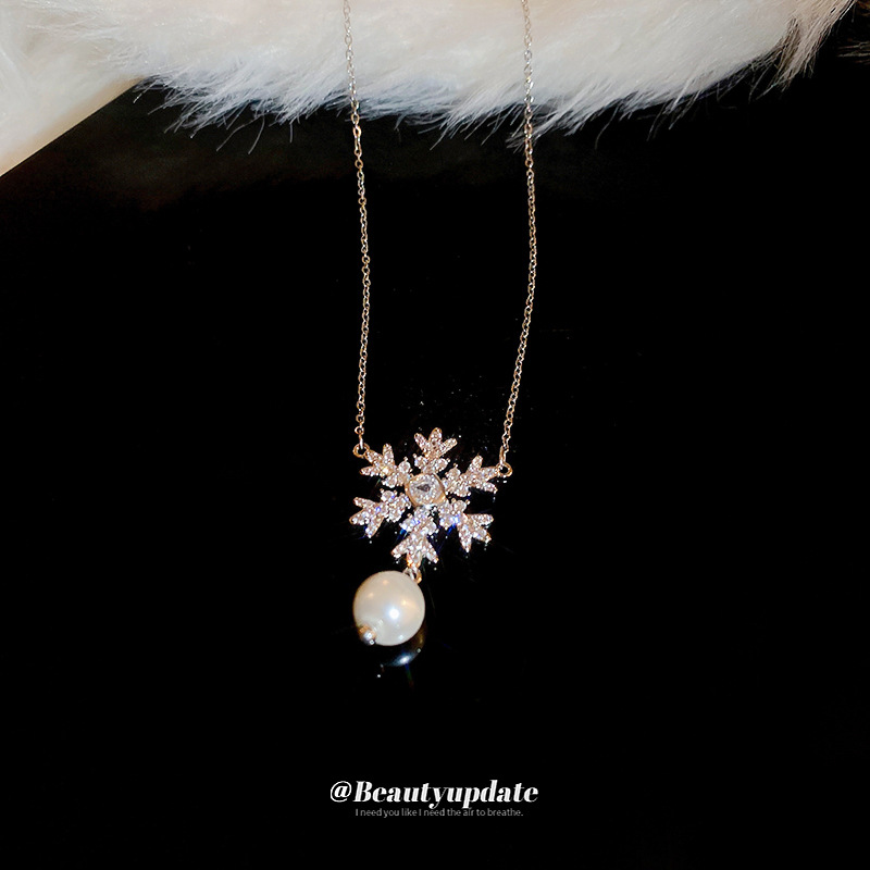 Super funkelnde Zirkon-Schneeflockenperle mit leichtem Luxusdesign, Schlüsselbeinkette, weihnachtlich modisch und hochwertig_voghion.com