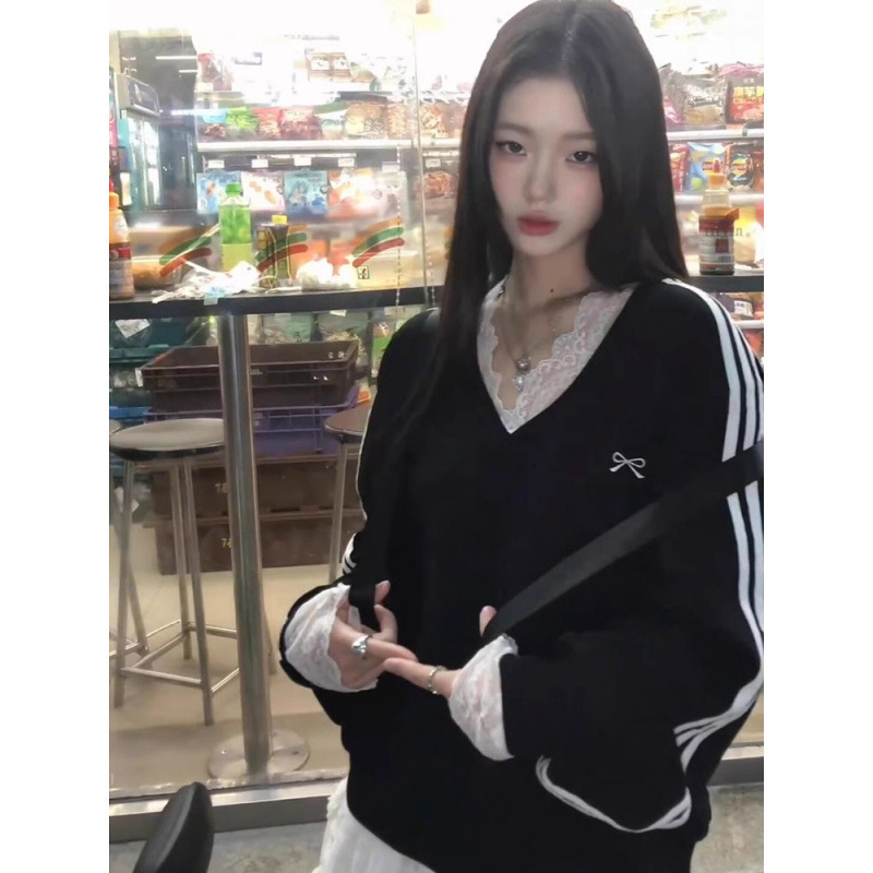 Black V-neck long sleeve sweater women's autumn and winter 2024 new American lace stitching hoodless loose design top