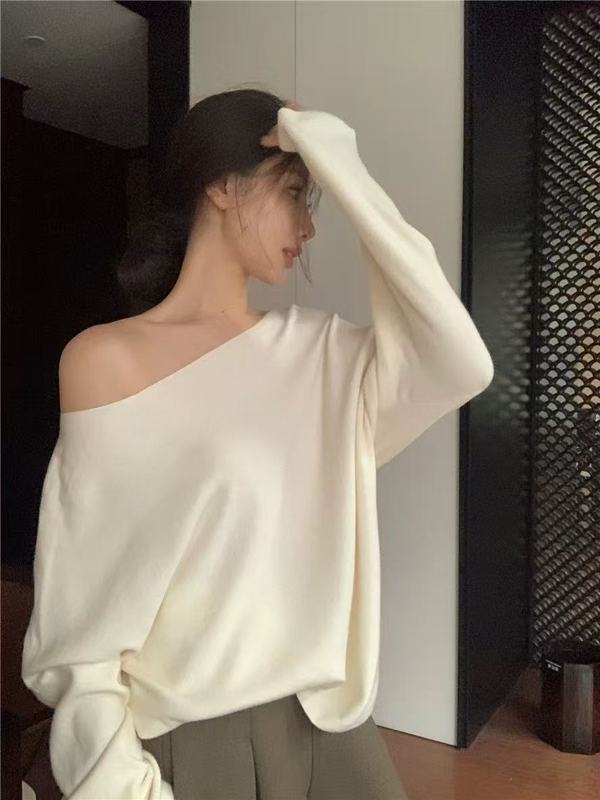 慵懒风斜肩蝙蝠袖针织毛衣女2025秋季新款宽松纯欲露肩上衣打底衫|undefined