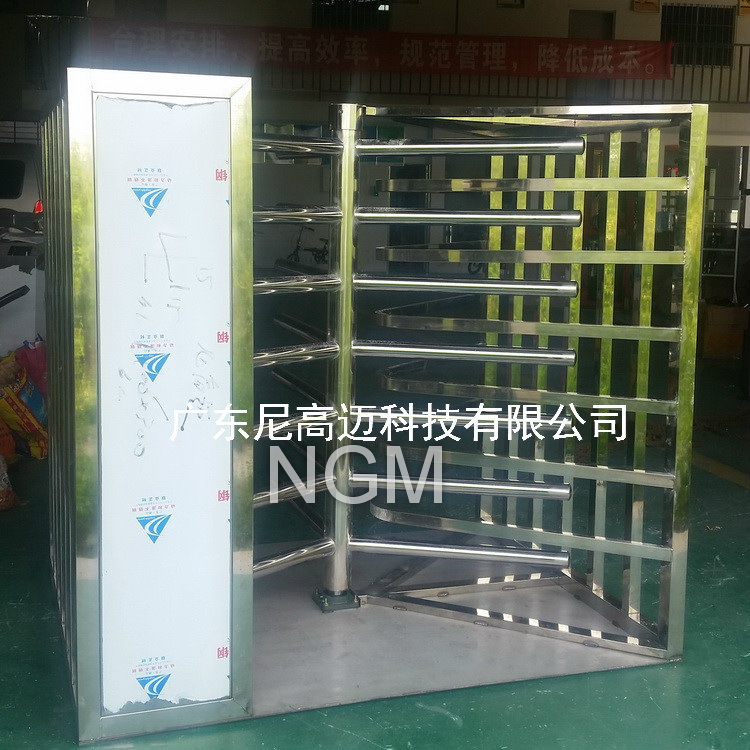 厂家直供半高单向转闸医院景区机械手动旋转栅栏门饲料厂进出口闸