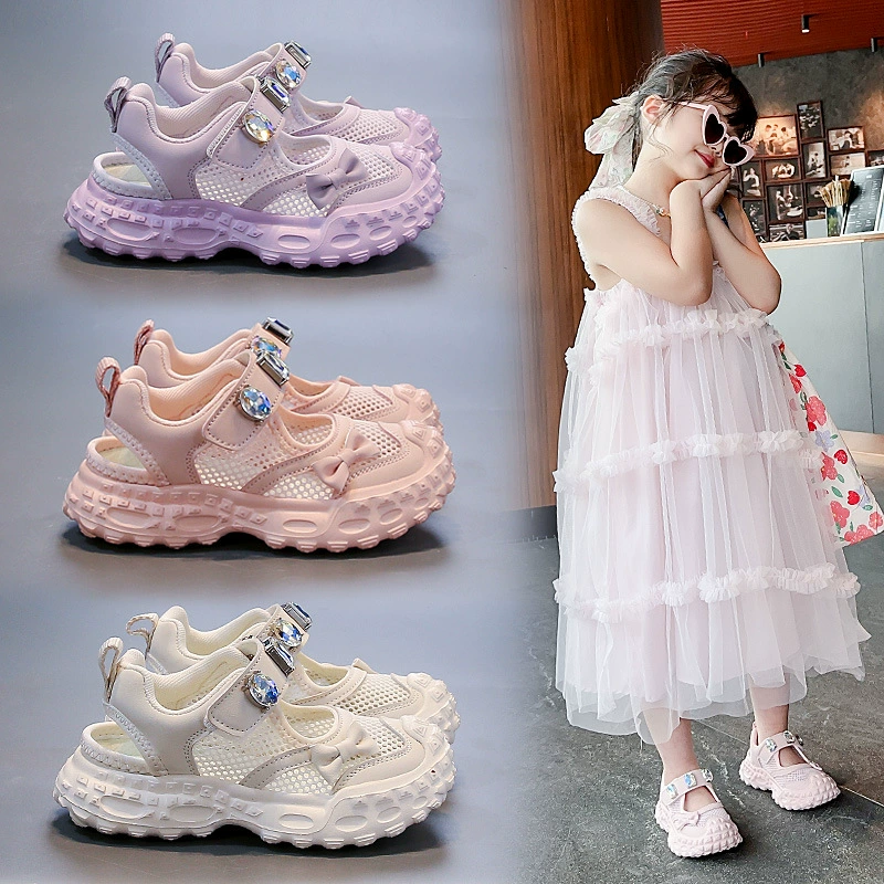 Модные дикие детские туфли с полыми рамками, летняя пробка 2025 года