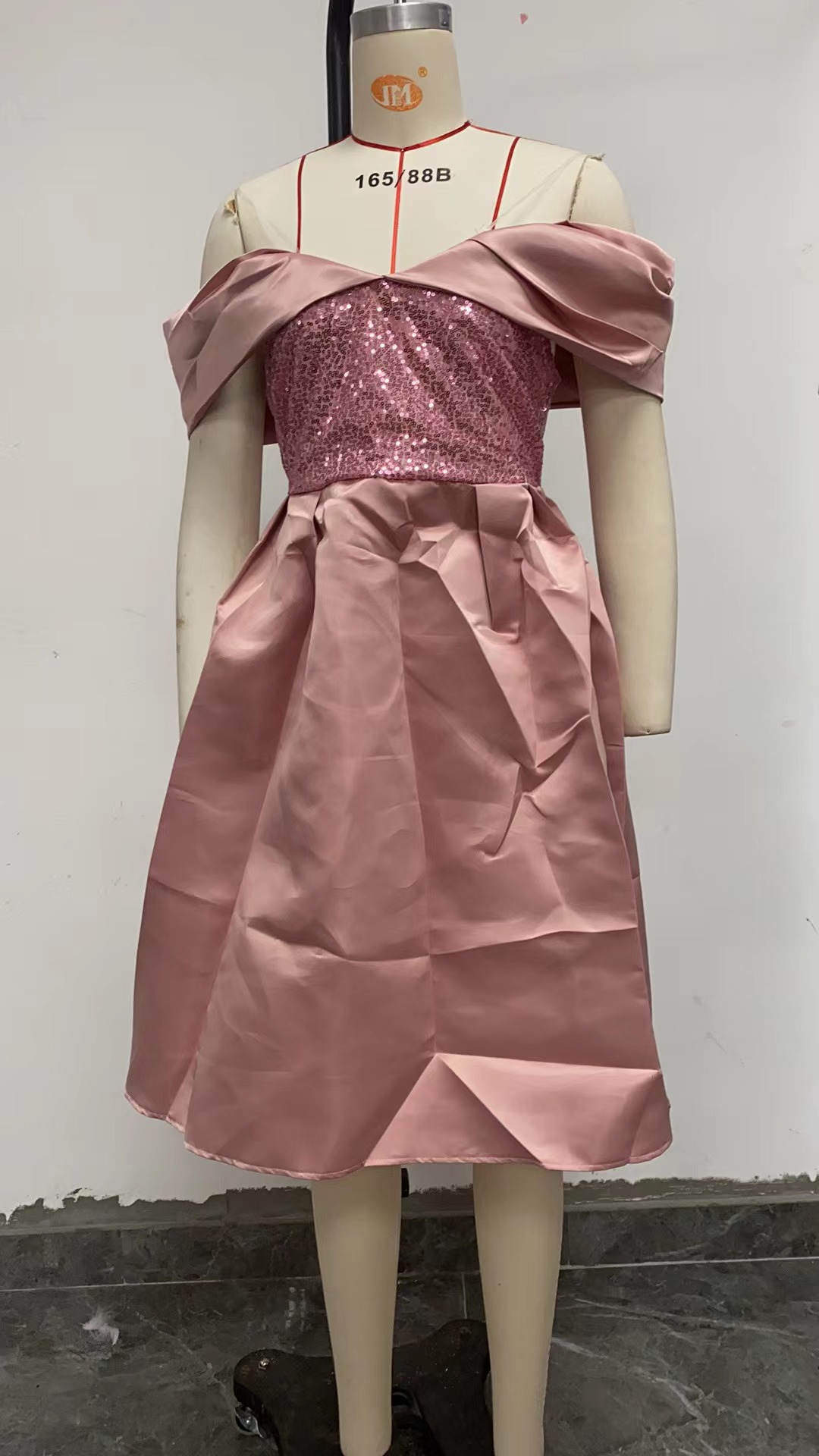 Solid Color Pattern Summer Season Wholesale Romantic Sequins Backless Solid Color Wedding Boat Neck Sleeveless Party Dress