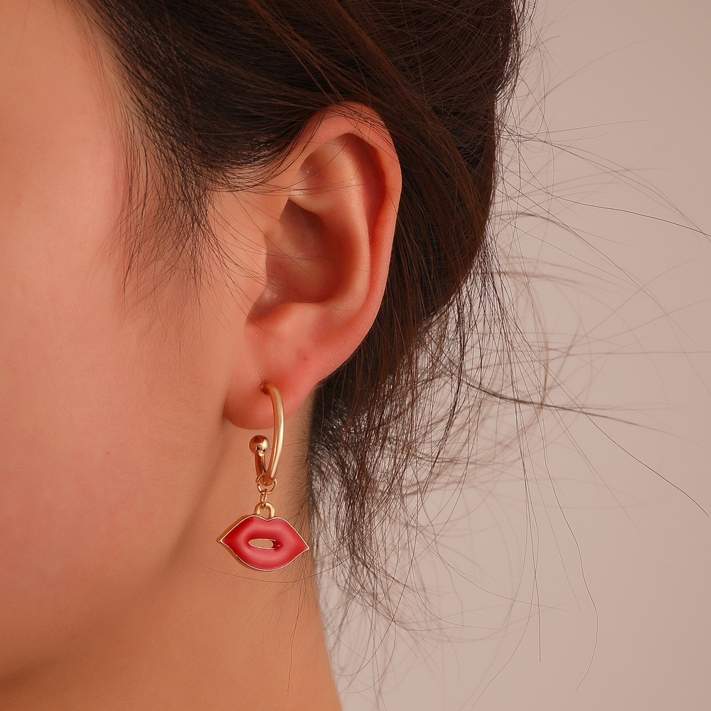 New Creative Sexy Red Lips Earrings Female Fashion Exaggerated C-shaped Earrings display picture 2