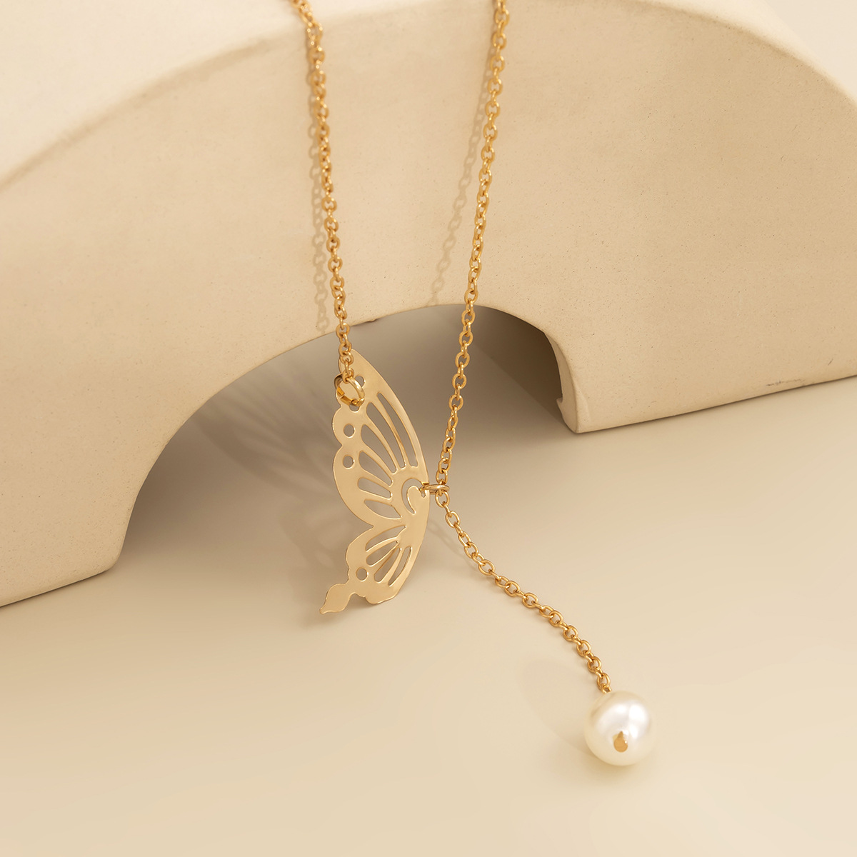 Fairy Style Butterfly Metal Plating Artificial Pearls Necklace 1 Piece