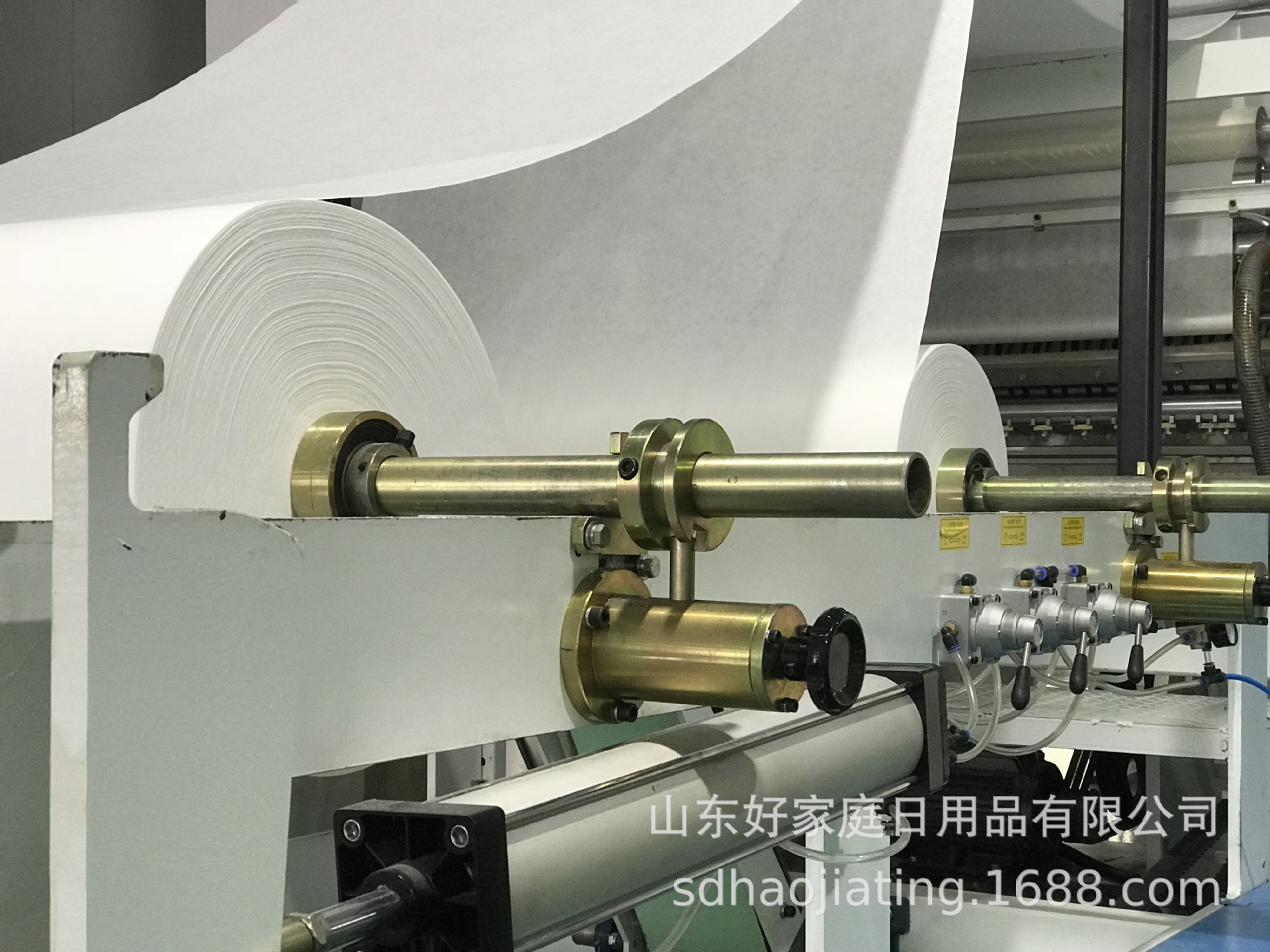 原材料上机 棉柔巾设备5.JPG