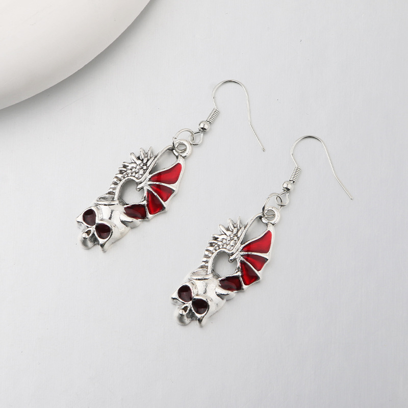 고대 은빛 붉은 기름이 뚝뚝 떨어지는 모습