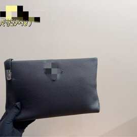 P拉达男士徽标饰小号牛皮革手包手拿包夹包通勤包图片实拍