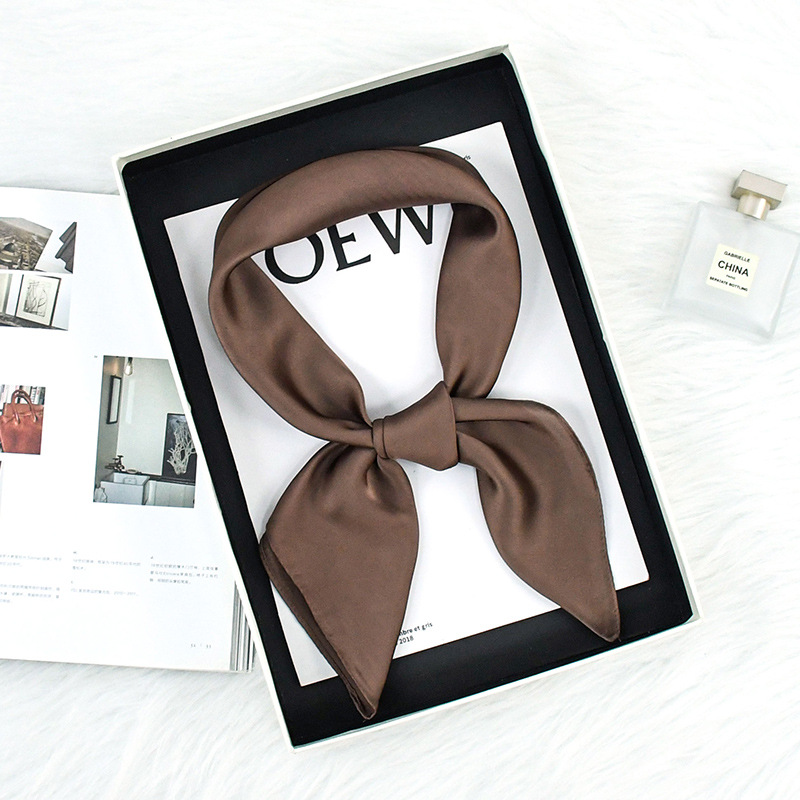 Comercio exterior primavera y otoño bufandas de seda delgadas de color sólido simple 70 bufandas de seda cuadrada de moda para viajes versátiles bufandas de mujer sensación de alto nivel