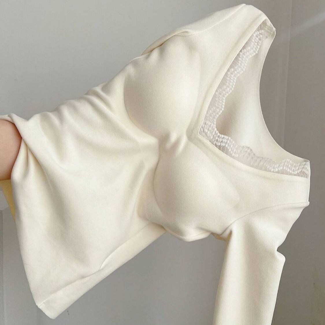 Pure Desire New Long Sleeve Women's Top with Autumn/Winter German Velvet 2025 Base Shirt, Lace Trim, Slim Fit V-Neck with Chest Pad