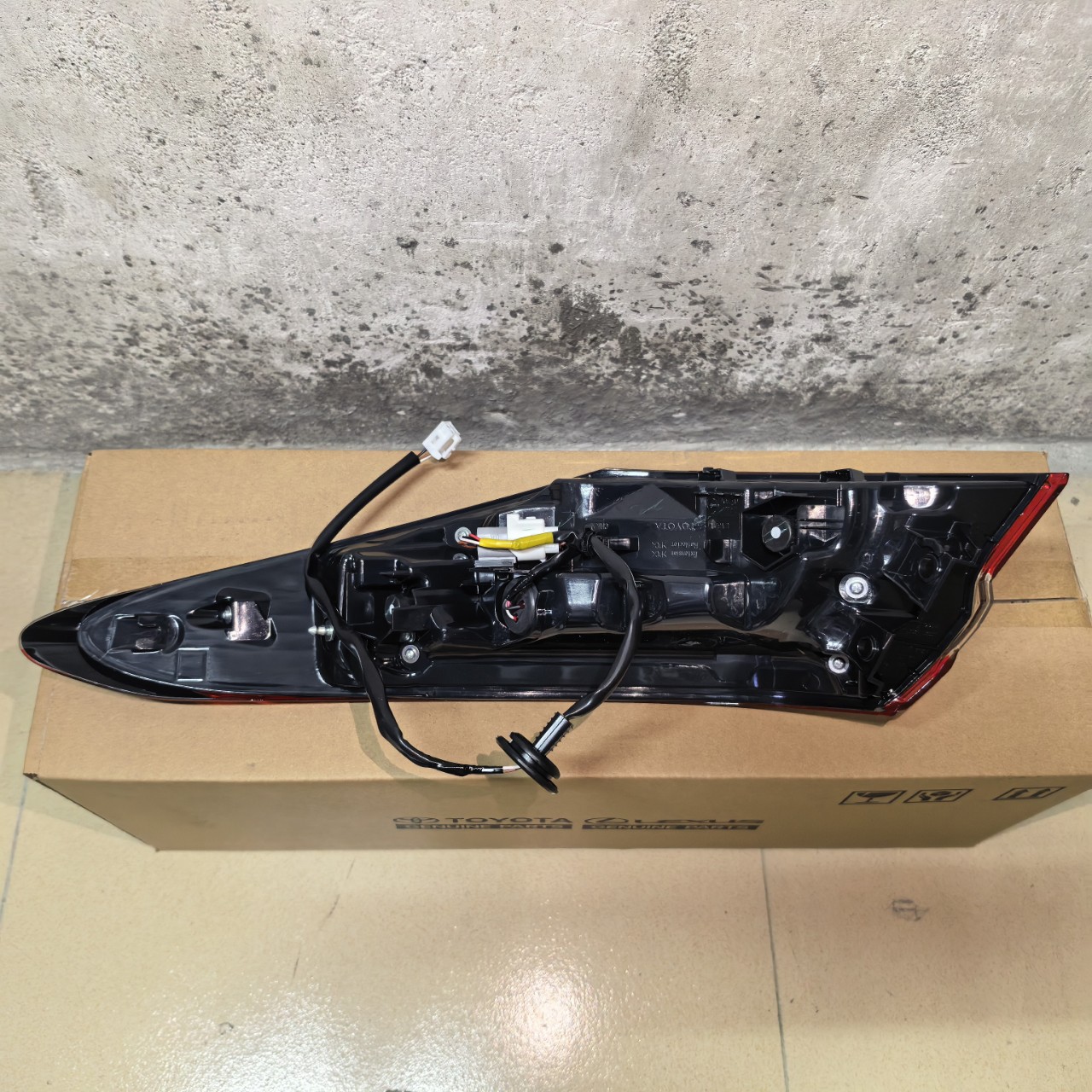 In stock, compatible with Toyota Camry outer tail lights, brake tail lights, LR 8155006880, 8156006880