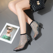 Ůʿ�U�ո߸�Ь�¿�͸����^��������߸���Ь�ԸЕr�аٴ�ŮЬ