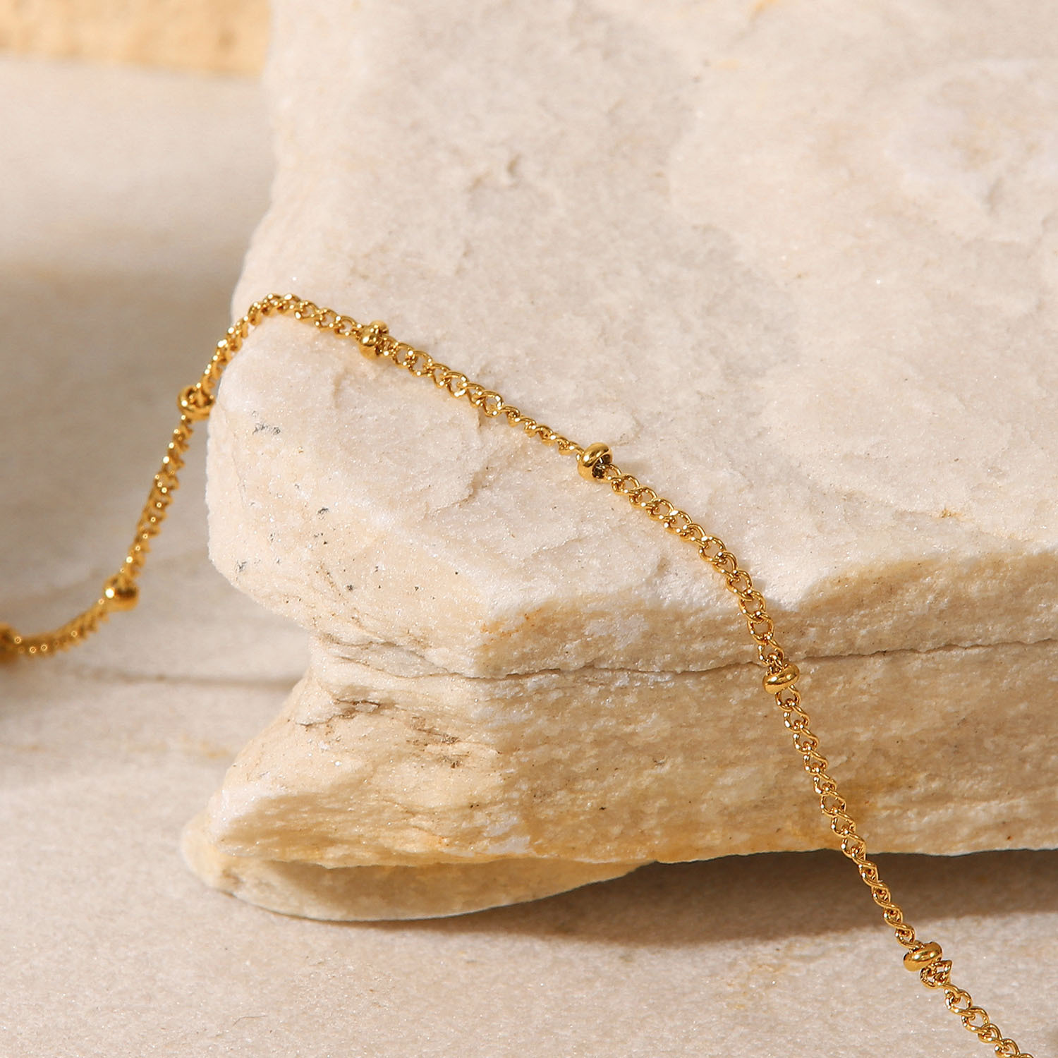 INS estilo tobillera moda simple de acero de titanio para mujer 18K oro fino clásico redondo Cadena de cuentas tobillera de acero inoxidable