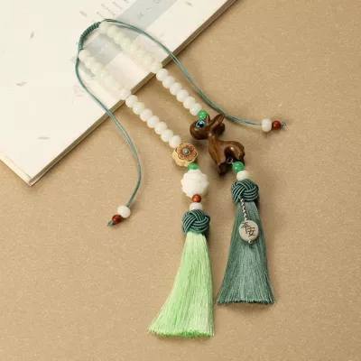 Car Pendant Car Hanging Ornament One Deer Ping An Sandalwood Deer Hanging Ornaments High-grade Atmospheric Internet Red White Jade Bodhi Root Creative (Car hanging) - green-sandalwood-green-beard