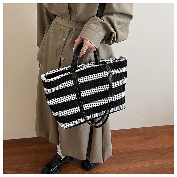 Fashionable large-capacity commuting bag for women 2025 new style, single-shoulder bag for going out to work, casual color-blocking tote bag undefined