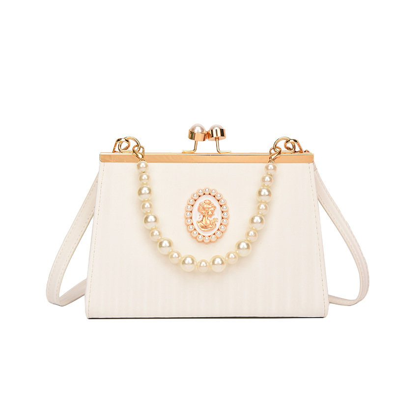 Elegante pochette da sera per donna con perle e stemma regale_voghion.com