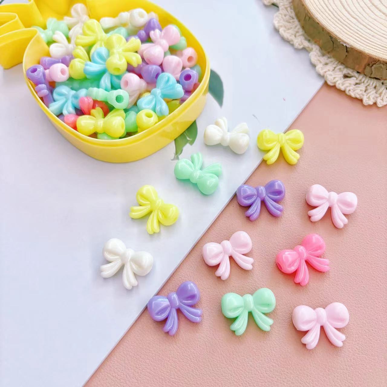 Caja de color primavera rosa caramelo corona letra acrílico agujero grande cuentas sueltas bricolaje hecho a mano collar joyería