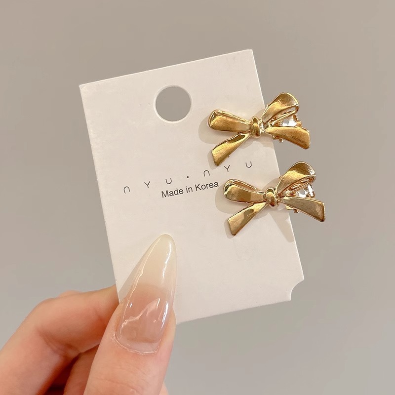 Pequeña pinza de cabello de perla detrás de la cabeza pinza de agarre pequeña 2024 nuevo pinza de cabello compacta y exquisita medio toque de caballo pinza de cabello