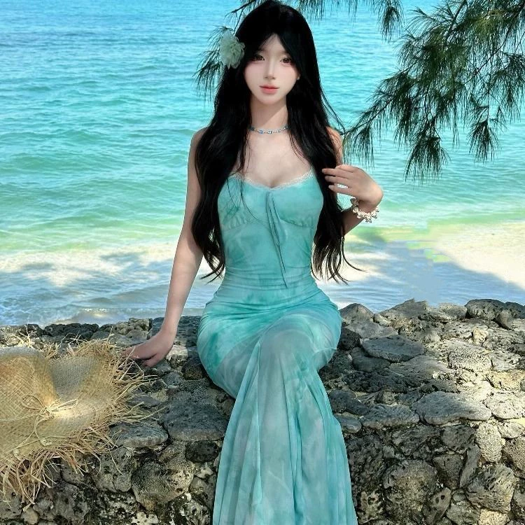 Летнее платье-сарафан с кружевными вставками в стиле «супер-фея»,  красивый дизайн,  утягивающее,  подчеркивающее бедра.