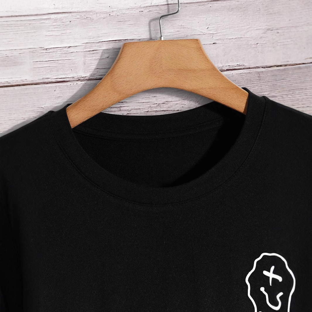 Una cara sonriente divertida, a punto de derretir la camiseta impresa, camiseta de gran tamaño de moda para hombres, abrigo de algodón de verano, descanso suelto
