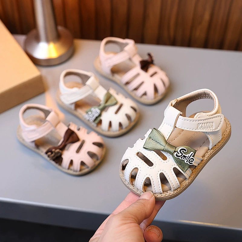 Женские сандалии