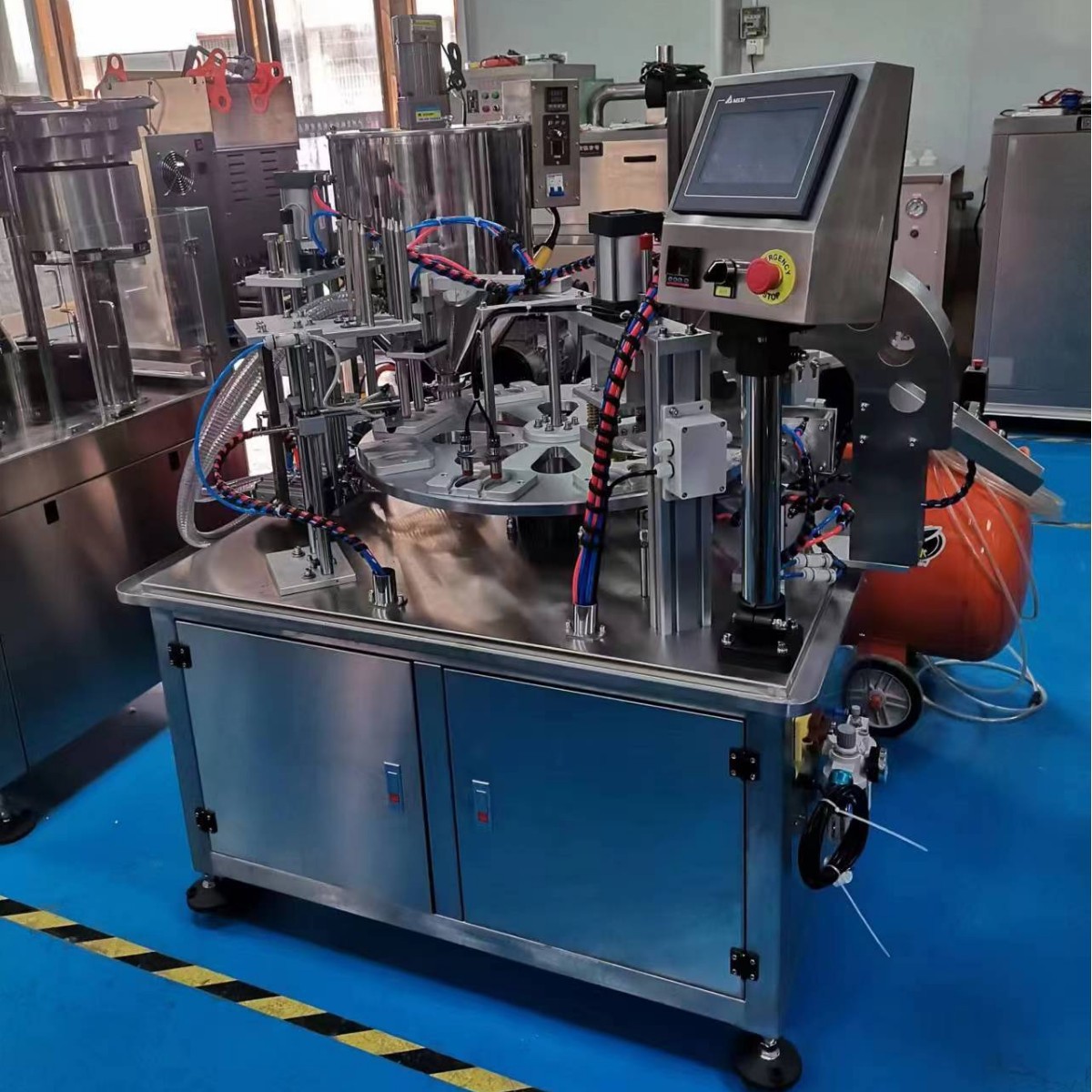 全自动蜂蜜勺子灌装机油类膏体胶囊杯封口机机械一出二杯口封膜