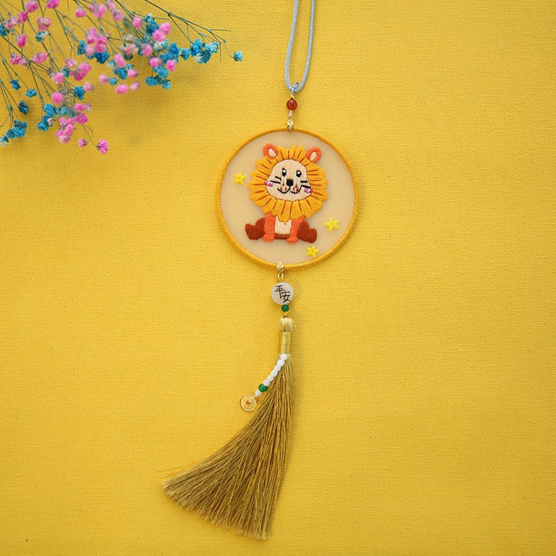 Hilo transparente hecho a mano colgante de doble cara bordado DIY paquete de material bolsita Lu Bordado estilo antiguo bolsita de punto de cruz adornos de coches