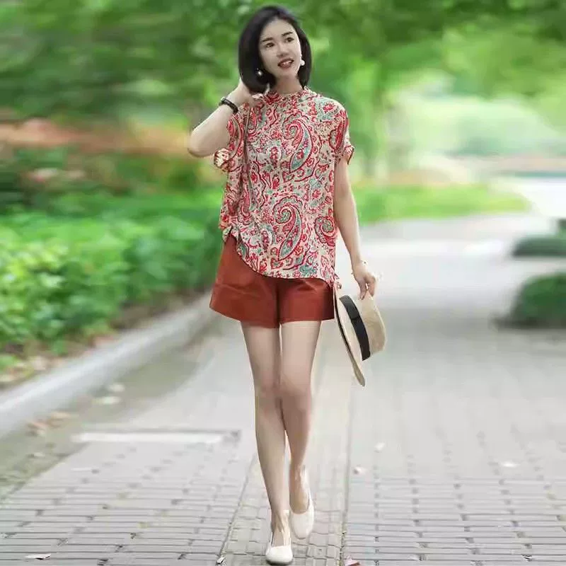 Летний костюм 2025 года, элегантный, свободный крой, скрывающий фигуру, топ с принтом, короткий рукав, повседневные шорты.