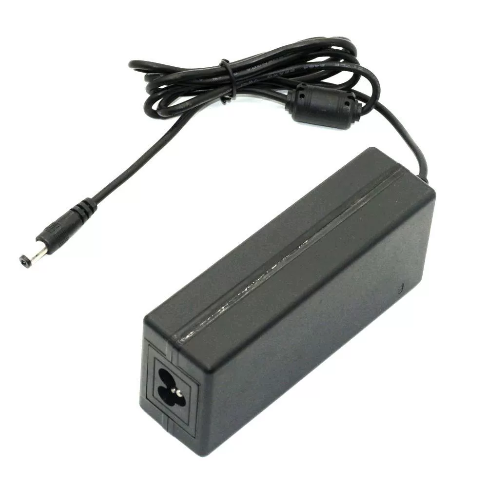 Поставляется адаптер 13.7V4A с сертификацией UL CE CCC KC PSE SAA