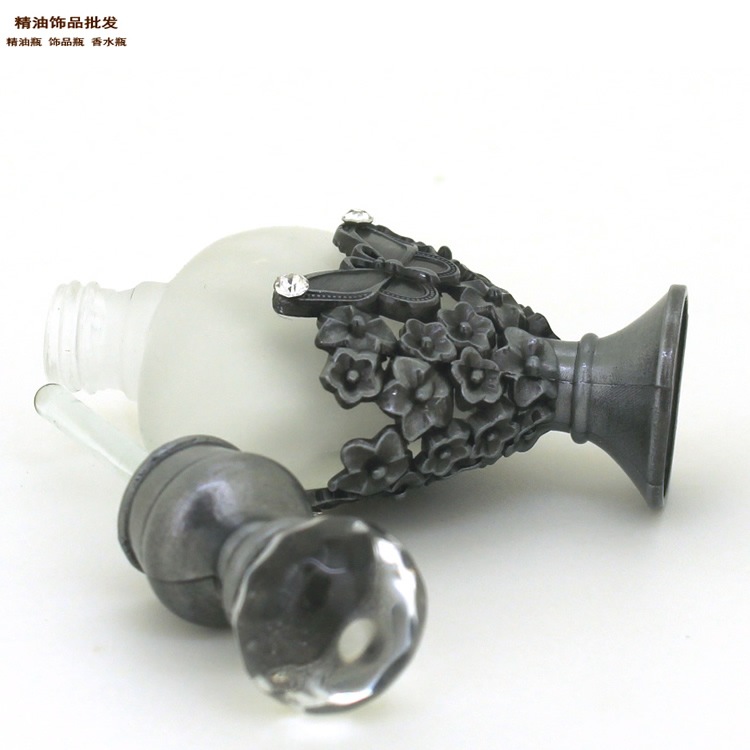 精油饰品网10ml蝴蝶花纹亮黑色贵夫人香水瓶3.jpg
