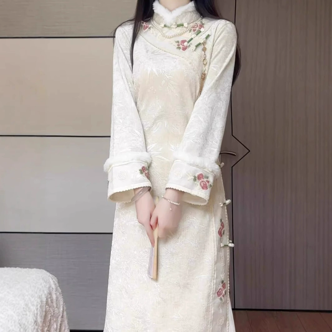 Белый перевернутый рукав с длинными рукавами Cheongsam улучшен осенью и зимой