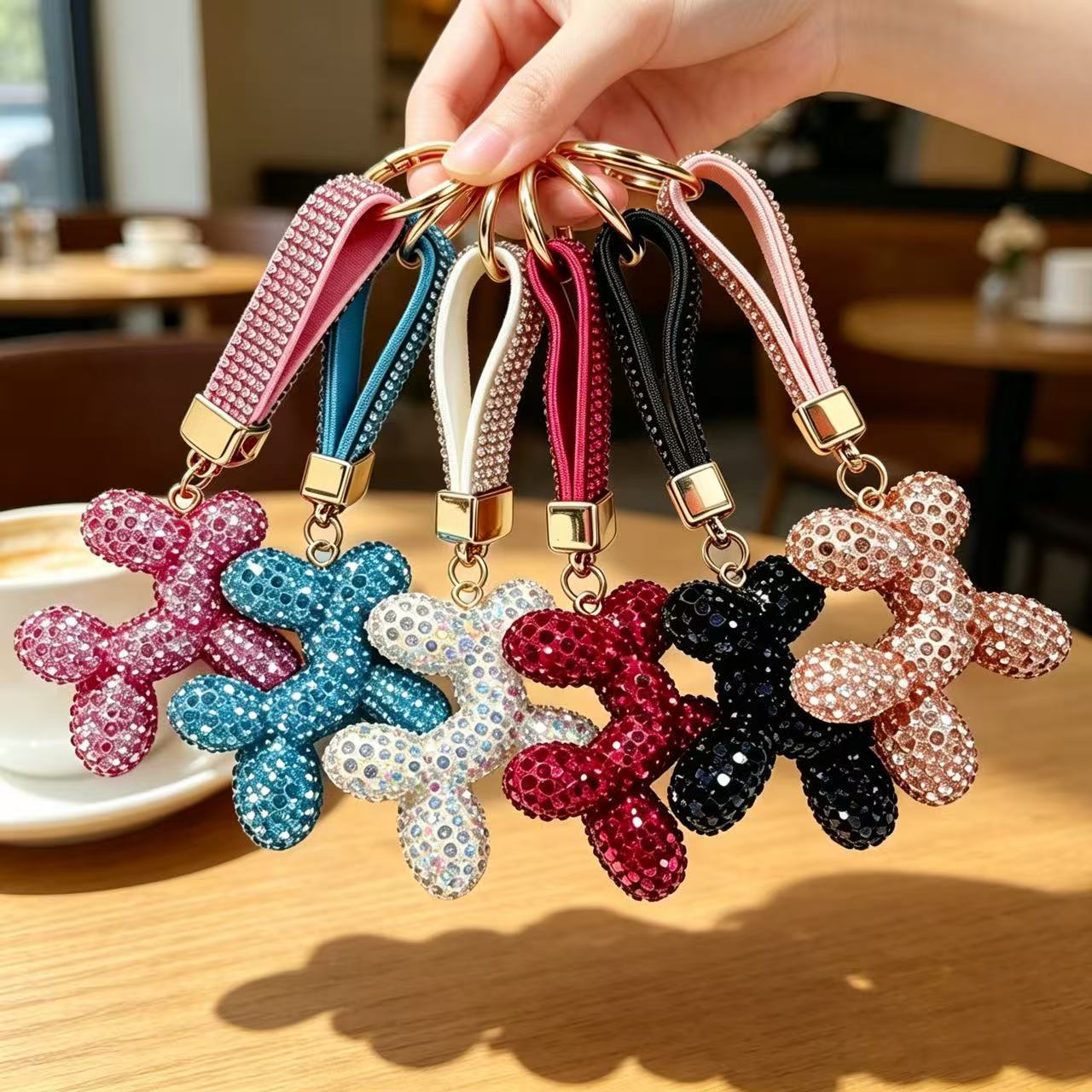 Trendy diamond-encrusted balloon dog keychain, popular on Instagram, car key decoration pendant, fashionable and luxurious bag accessory