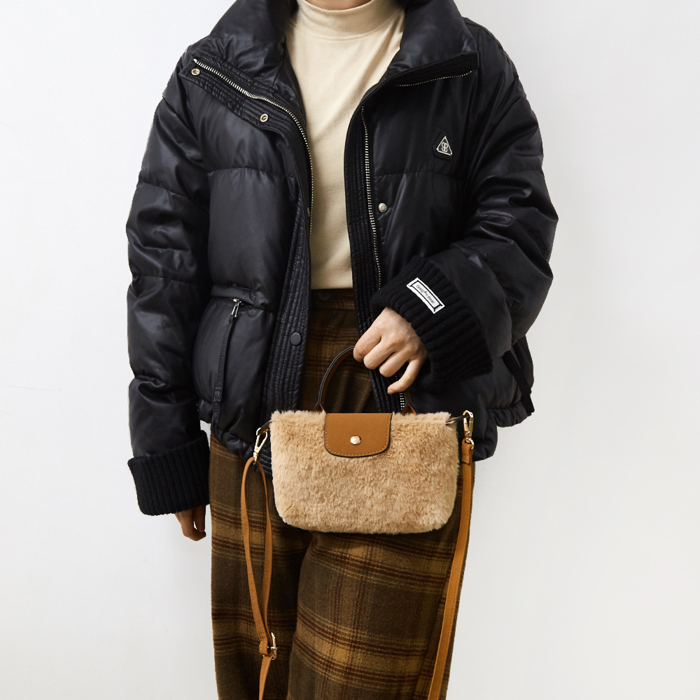 Bolso de cordero de otoño e invierno mini bolso de piel portátil nuevo bolso de bola de masa de mensajero de un solo hombro para mujer