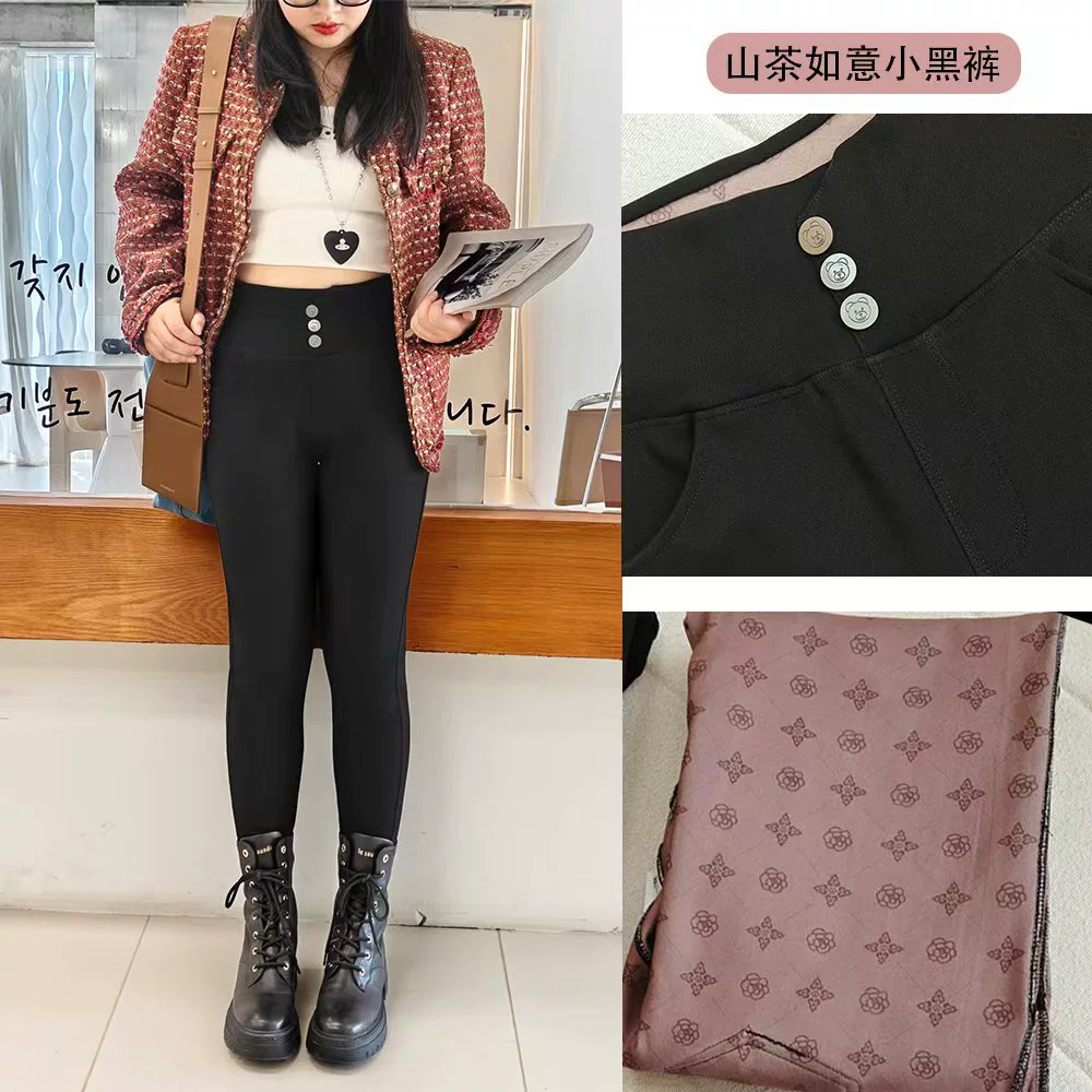 Три пуговицы с высокой талией носят маленькие черные брюки и нижние брюки для женщин