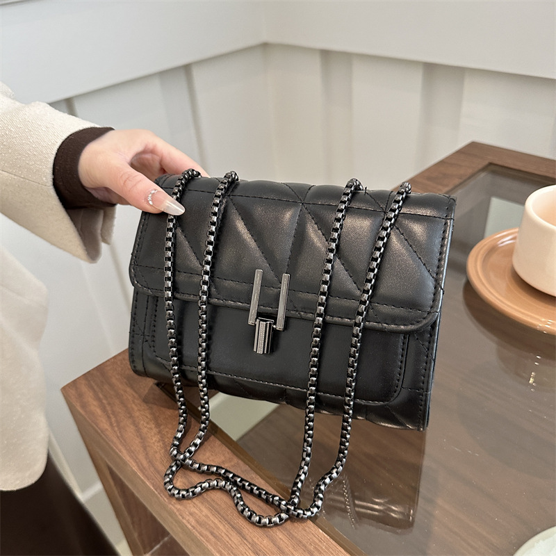 Minimalist Locksmith Chain Shoulder Bag 2024 Spring New Model Versatile Ins Crossbody Bag Elegant Small Square Bag for Women