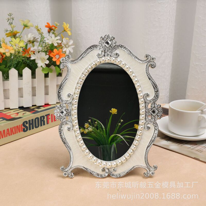 Patent brand Xin Yi photo frame. Silver Pearl Diamond metal photo frame mirror, Princess Mirror. Simple and stylish
