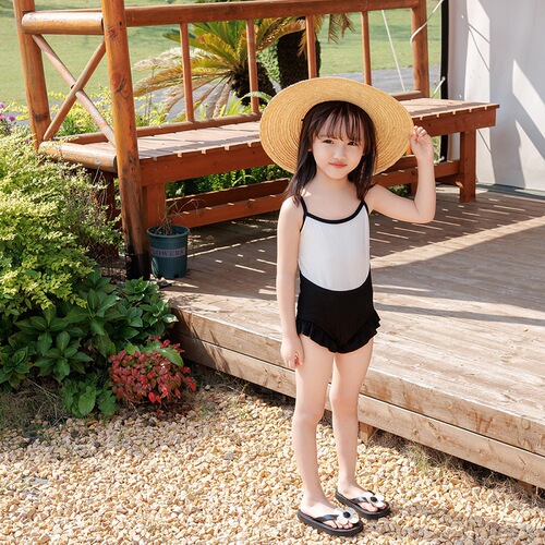 Children's swimsuit set with two-piece style, fashionable ballet girl design, cute bow, long-sleeved sun protection swimsuit
