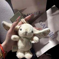 ガブリエルギャル12cmリサウサギのぬいぐるみのペンダントはカップルの祝日のプレゼントに付き添う