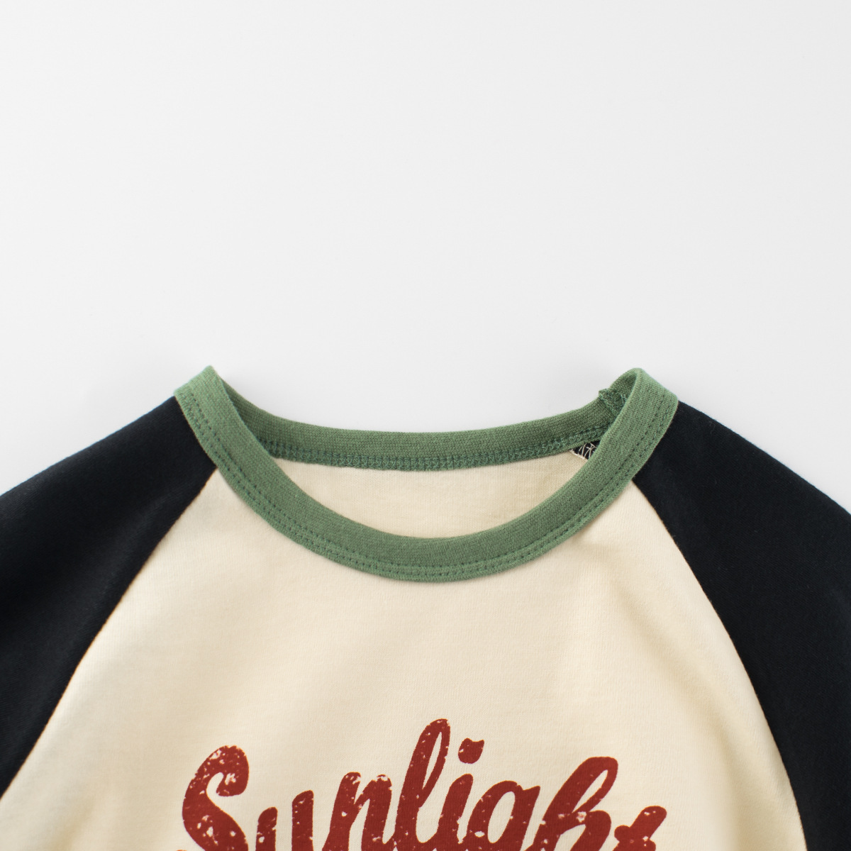 27kids camiseta de manga larga para niños coreanos 2025 primavera nueva camisa de fondo para niños ropa para bebés al por mayor