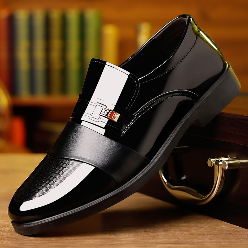 El mismo nuevo tipo de zapatos de cuero para hombres, negocios, moda, ocio, punta de un pie, zapatos casuales.