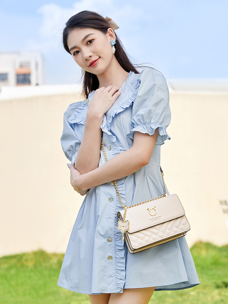 Túi đeo chéo nữ da thật dáng vuông nhỏ đường may thêu chần bông dây xích — Màu trắng be