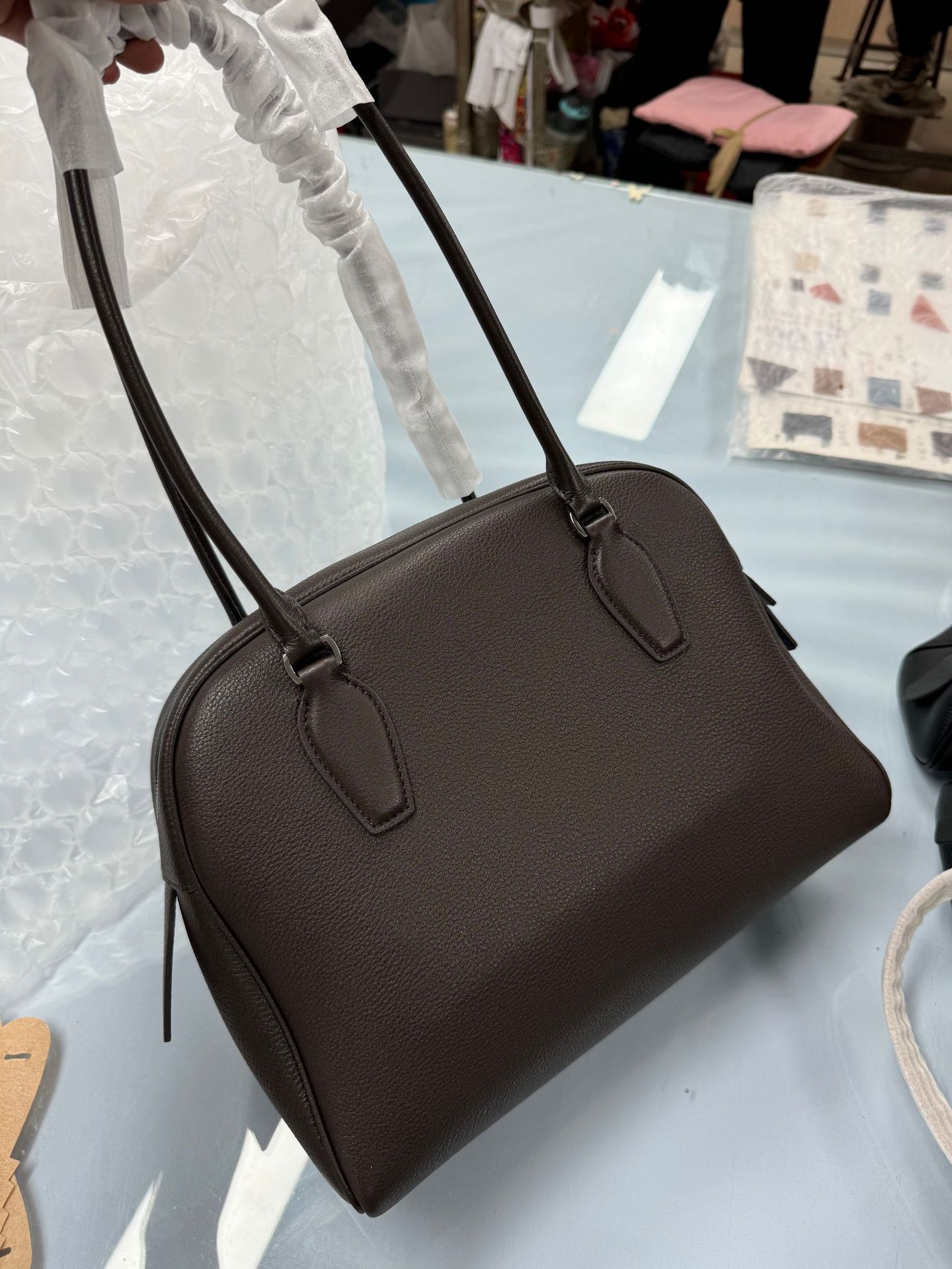 ボーリング大容量レトロボストンバッグ女性のトップ層は鹿牛革の高級感に似せてブリーフケースを手に入れます。